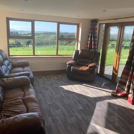 Ferienhaus Beacon View House 4-beds Sleeps 8 Parking *