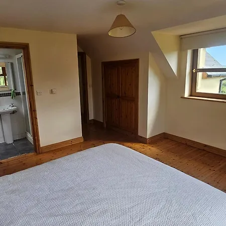 Beacon View House 4-beds Sleeps 8 Parking * Church Cross