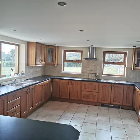 Beacon View House 4-beds Sleeps 8 Parking