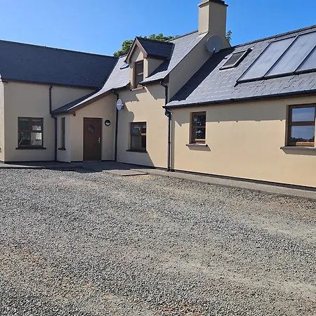 Beacon View House 4-beds Sleeps 8 Parking Church Cross