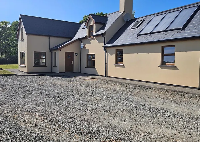 Beacon View House 4-beds Sleeps 8 Parking Church Cross